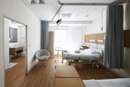 szpitalne łóżko obniżane